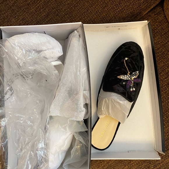 Nine West Dragonfly Black Flats Slip-On - Picture 5 of 8